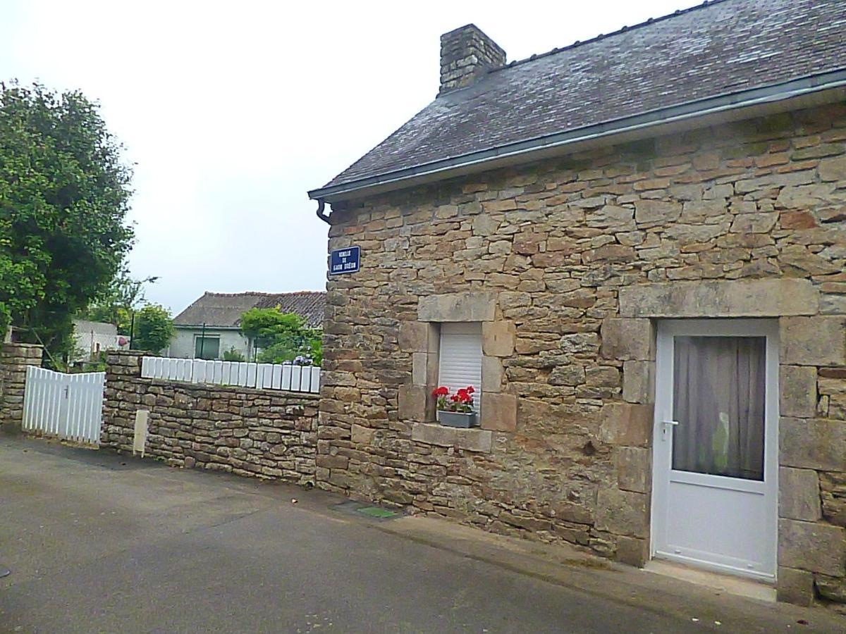 Gite Au Calme Centre Finistere Jardin Clos Tregourez Exterior photo